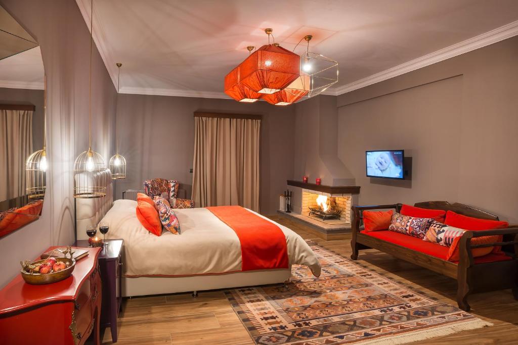 Postel nebo postele na pokoji v ubytování Ef Zin Hotel Arachova