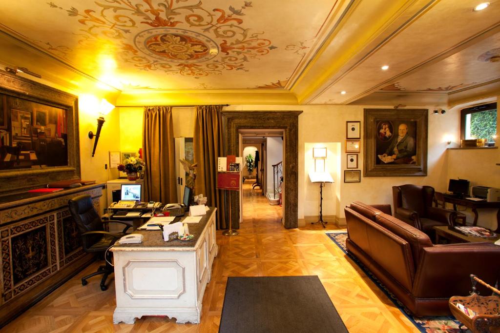 Uma televisão e/ou sistema de entretenimento em Hotel Aventino