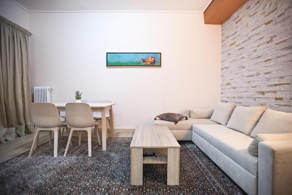 Posezení v ubytování Paradise Apartment in Peiraiki