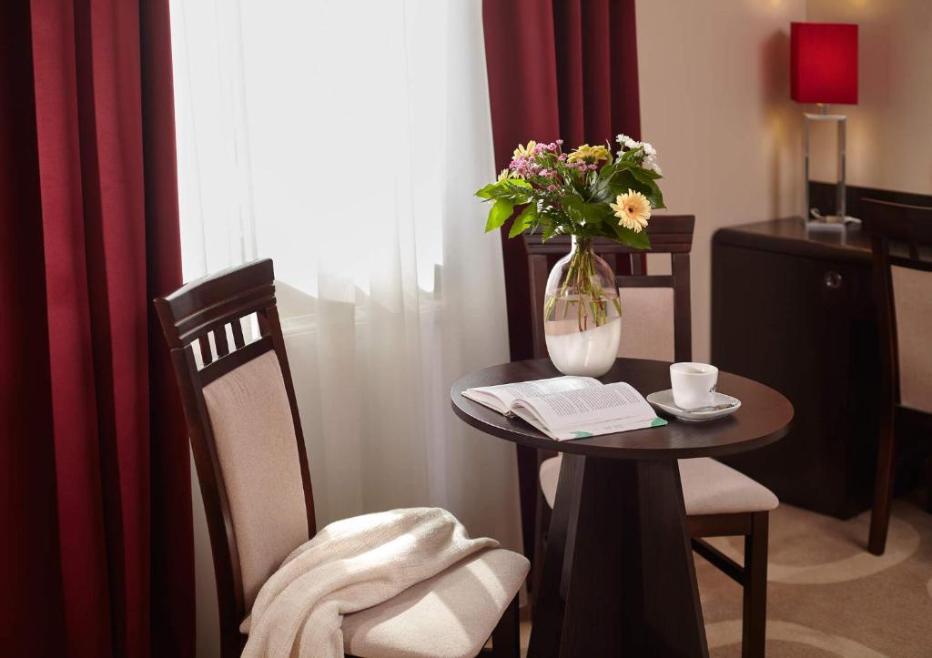 Część wypoczynkowa w obiekcie Hotel Picaro Żarska Wieś Południe A4 kierunek Polska