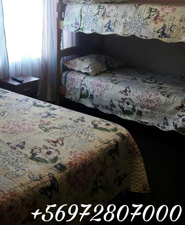 Postel nebo postele na pokoji v ubytování Hostal Torres del Paine 2