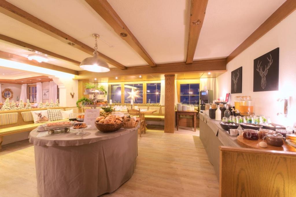 TV a/nebo společenská místnost v ubytování Hotel Olympia