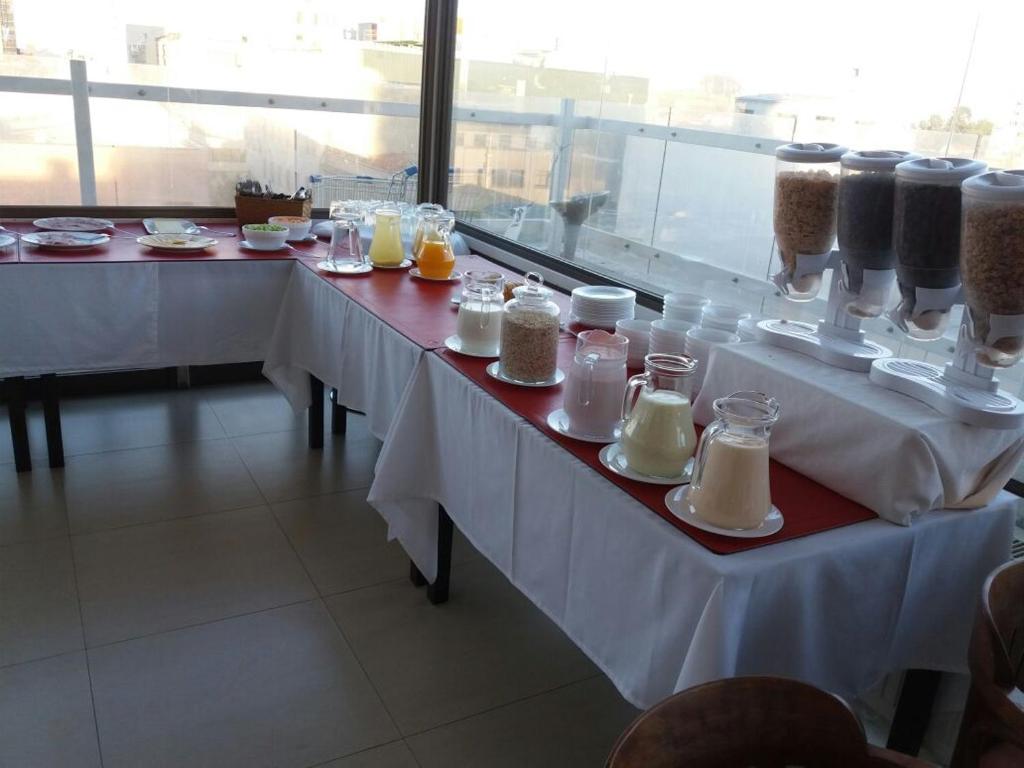 Comida en o cerca de este hotel