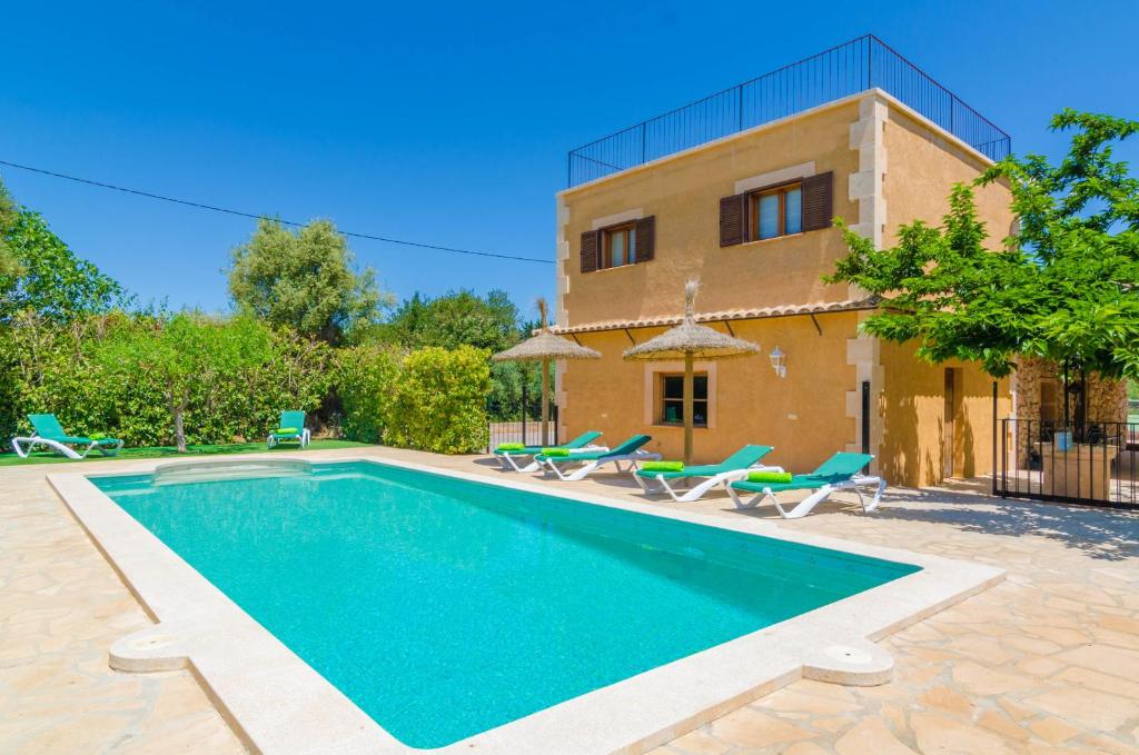 Piscina en o búsqueda de Sa Cova (Cova De Rotana)