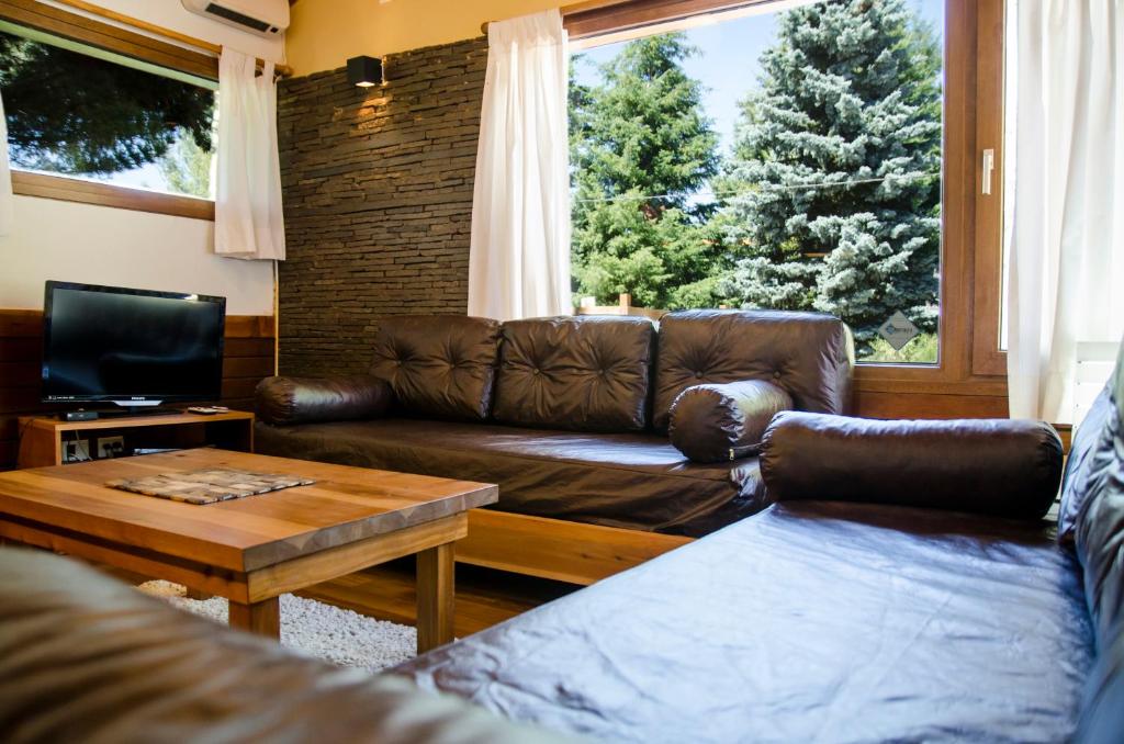 TV a/nebo společenská místnost v ubytování Kurtem Lodge