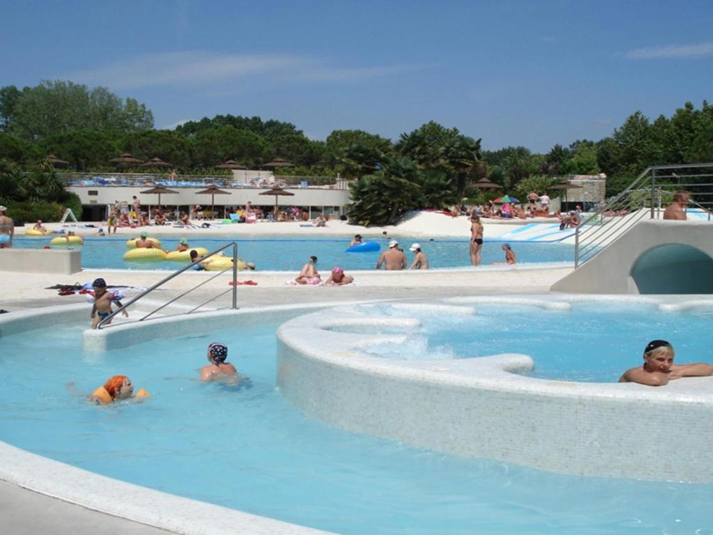 Bazén v ubytování WMC BUSCHMANN camping-in-venedig Wohnwagenvermietung at UNION LIDO Cavallino nebo v jeho okolí