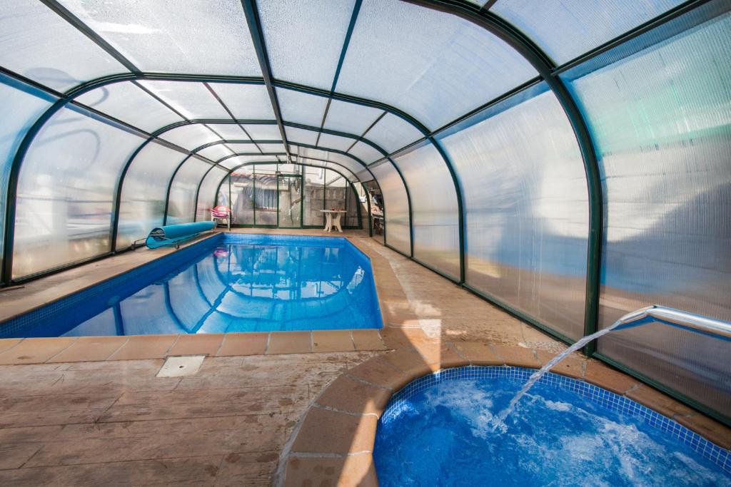 Bazén v ubytování Casa Can Vila Las Marquesas nebo v jeho okolí