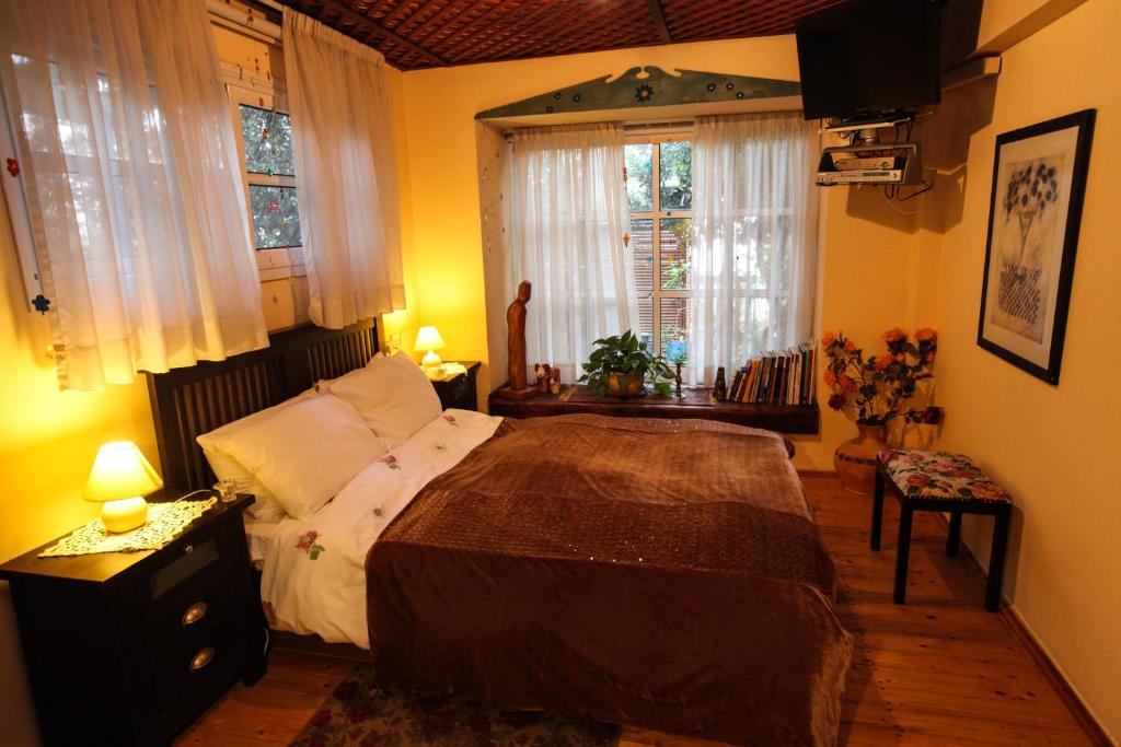 Postel nebo postele na pokoji v ubytování Havaya Ba Nof Lodge
