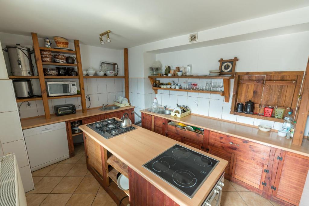 Kuchyň nebo kuchyňský kout v ubytování Gospodarstwo Agroturystyczne AGRO-WOLICE