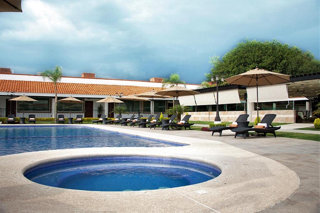 Bazén v ubytování Hotel Ecce Inn & Spa nebo v jeho okolí