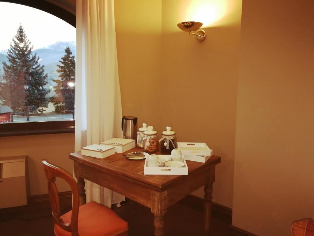Nespecifikovaný výhled na hory nebo výhled na hory při pohledu z hotelu