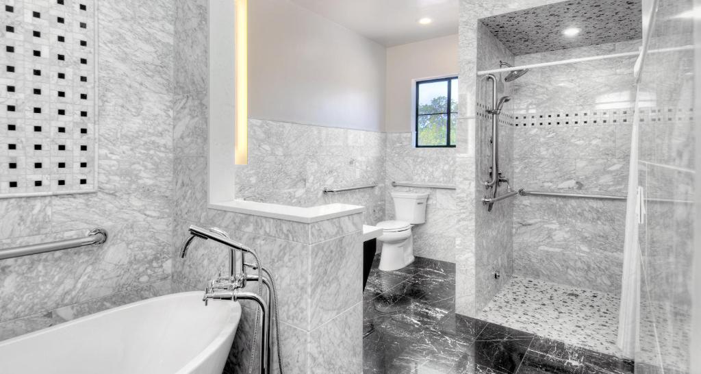 Best Western Plus Palm Court Hotel photo