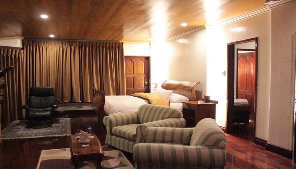 F8 Inn - Formerly F8 Bed & Breakfast - Housity
