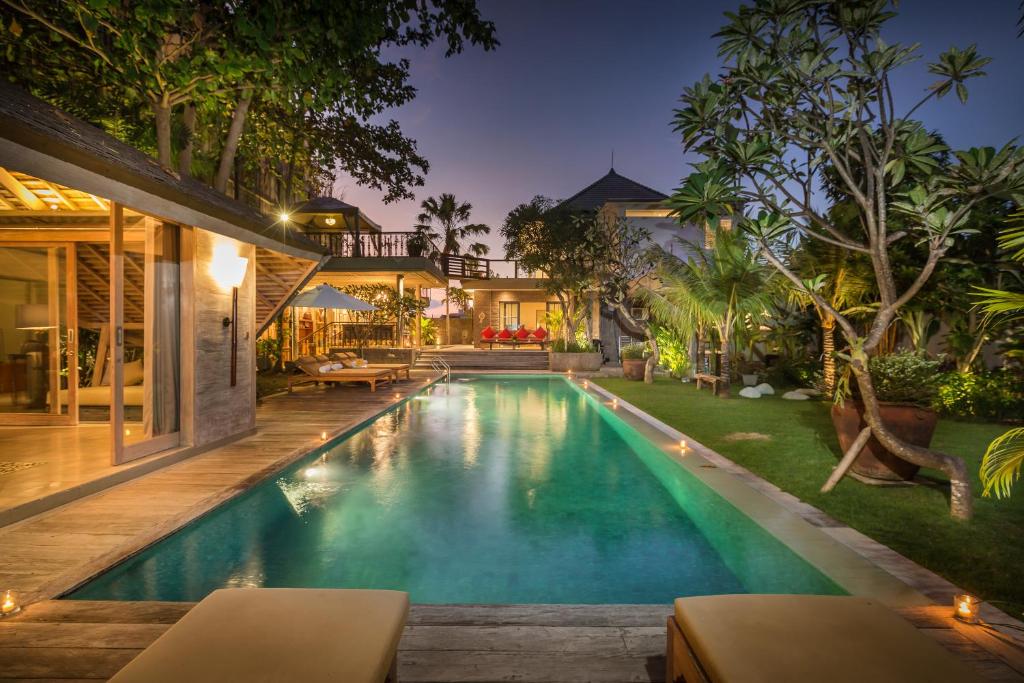 Jadine Bali Villa by Nagisa Bali 내부 또는 인근 수영장