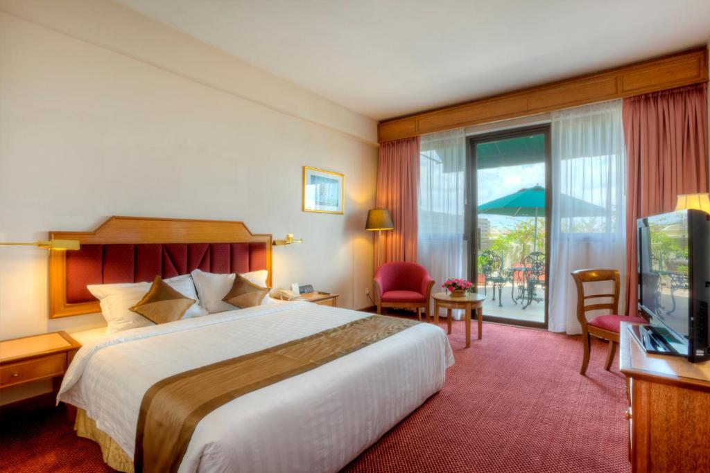 Postel nebo postele na pokoji v ubytování Sunway Hotel Phnom Penh