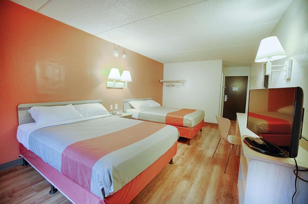 Postel nebo postele na pokoji v ubytování Motel 6-Albany, NY
