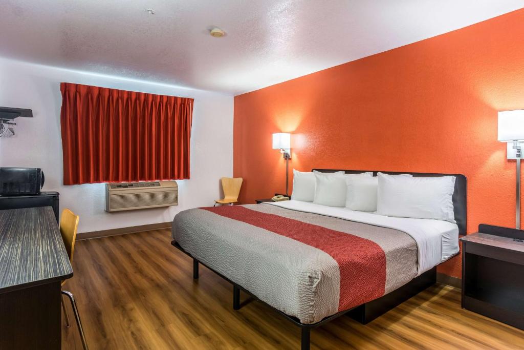 Motel 6-Barkeyville, PA - King Suite Con Bagno Spa - Non Fumatori