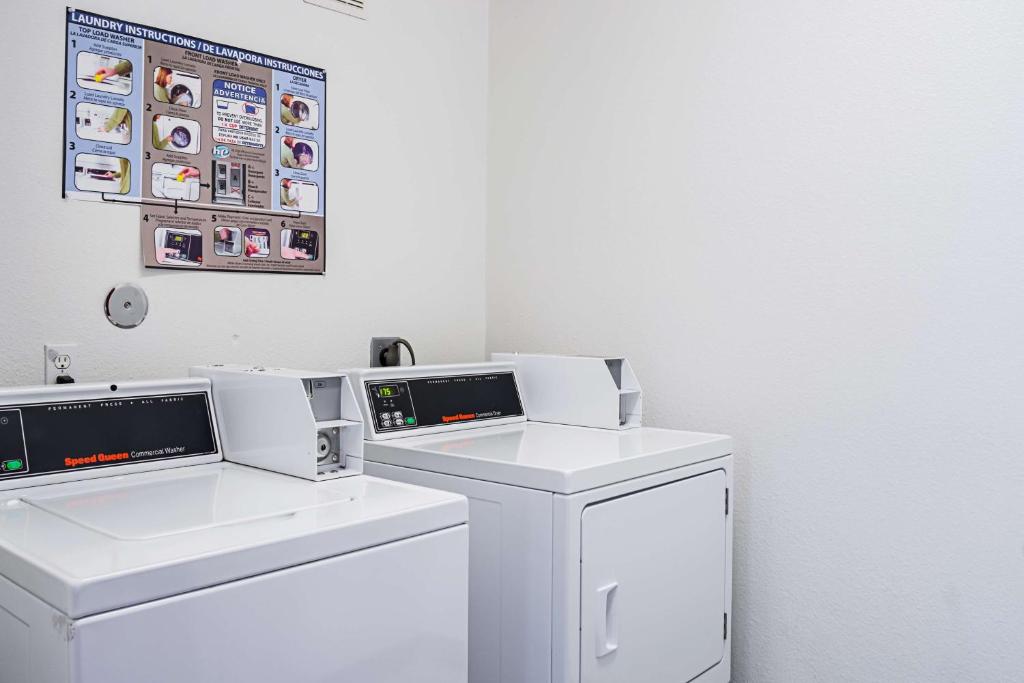 a laundry room with two washers and a washing machine at Motel 6-Newport, OR in Newport