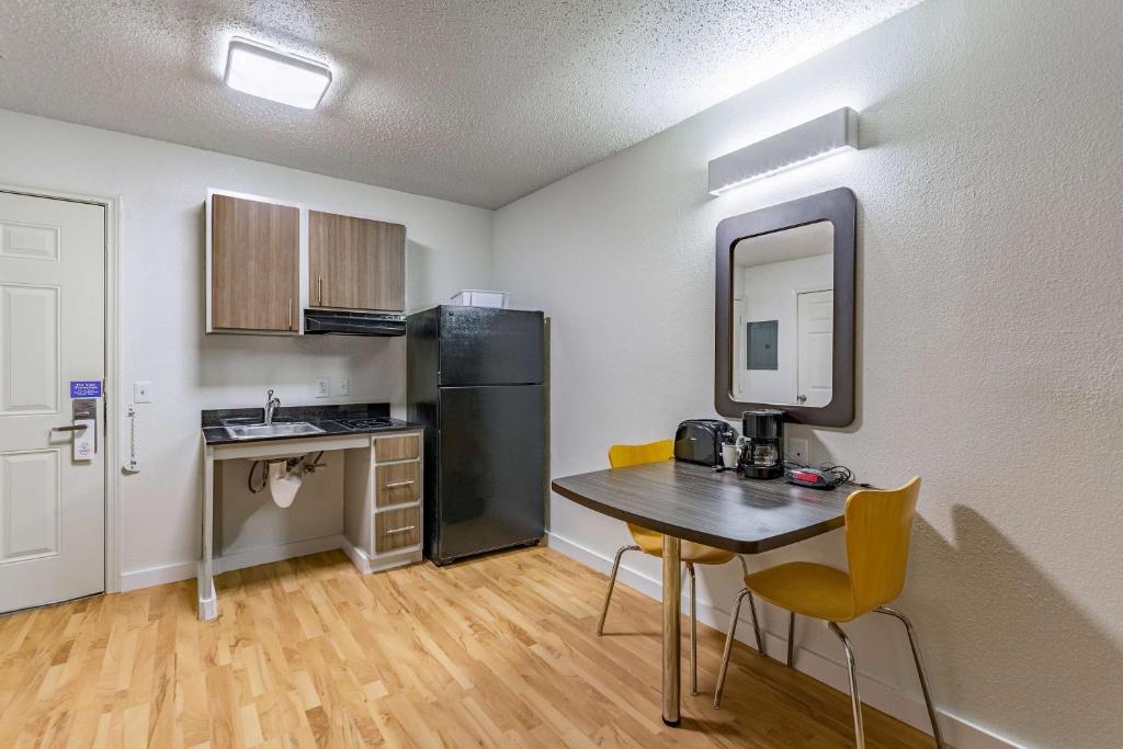 Studio 6-Dallas, TX - 