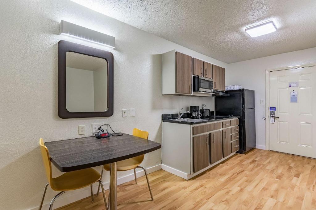 Studio 6-Dallas, TX - 