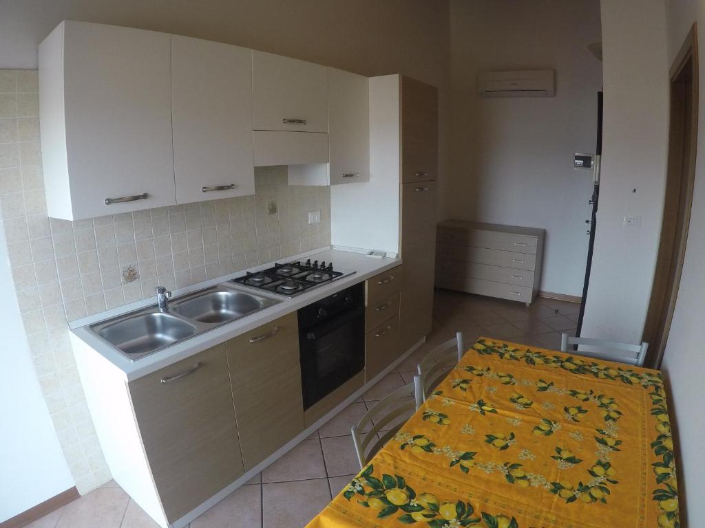 Kuchyň nebo kuchyňský kout v ubytování Residence Caorle Apartments - Agenzia Cocal