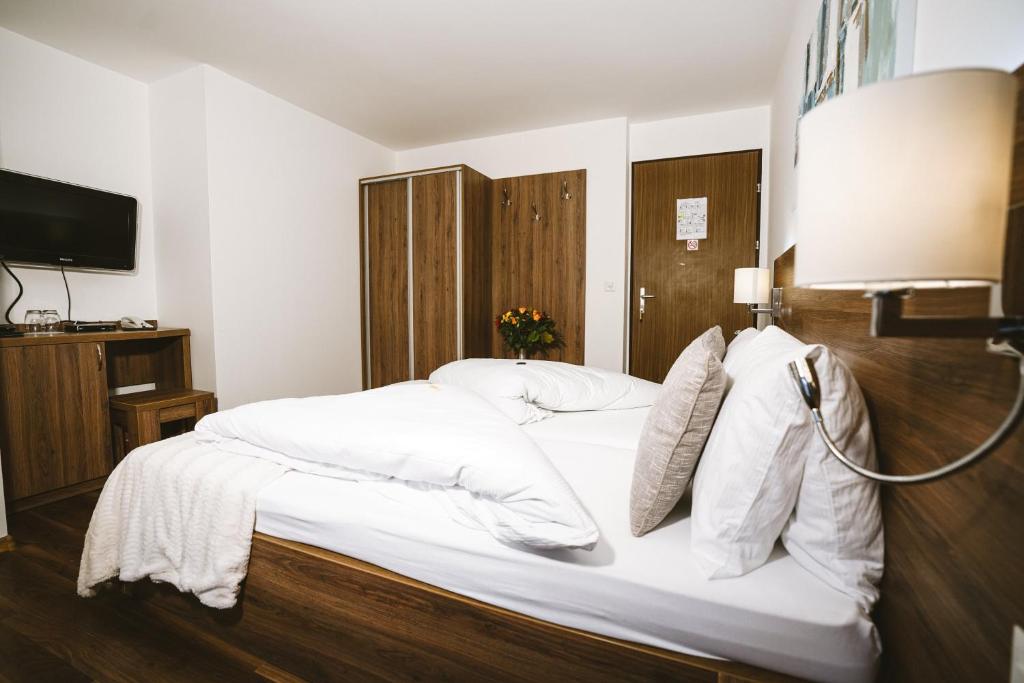 Postel nebo postele na pokoji v ubytování Hotel Römerhof