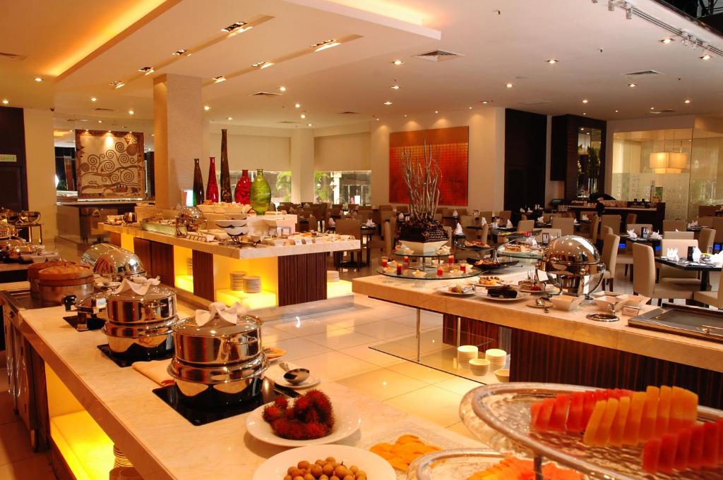 Makanan di atau berdekatan hotel