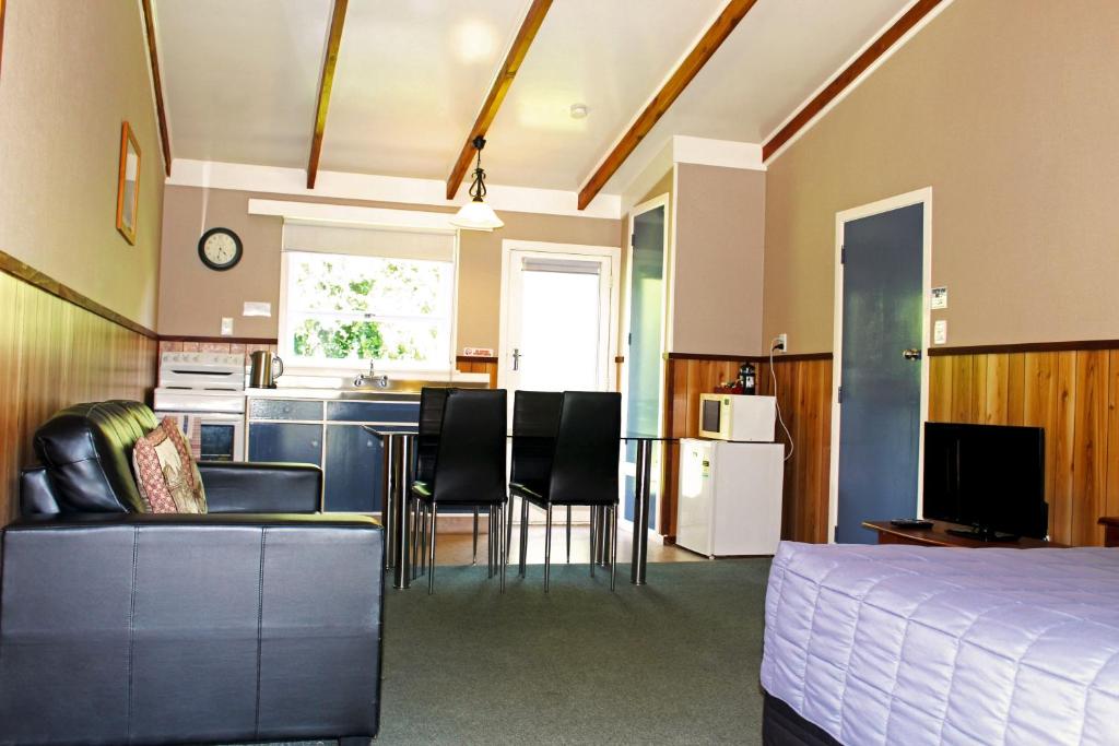 Fairy Springs Motel - Resim 13