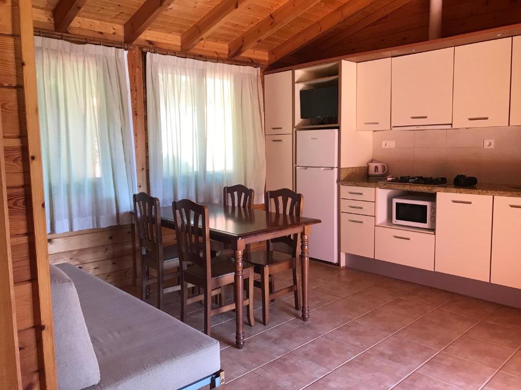 Kuchyň nebo kuchyňský kout v ubytování Camping Ribamar