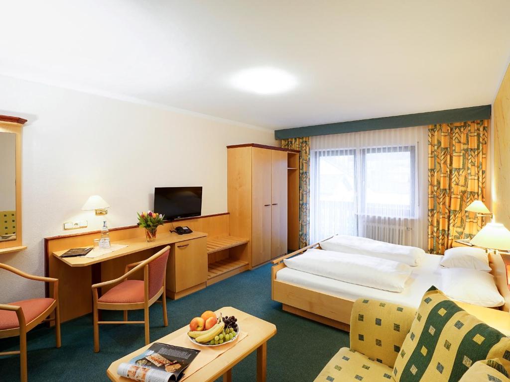 Postel nebo postele na pokoji v ubytování Hotel Gasthof zum Biber