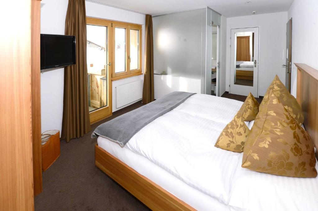 Postel nebo postele na pokoji v ubytování Hotel Alpina