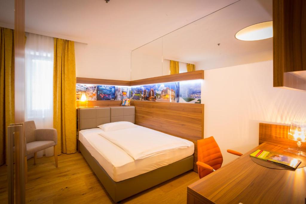 Postel nebo postele na pokoji v ubytování Hotel Kongress