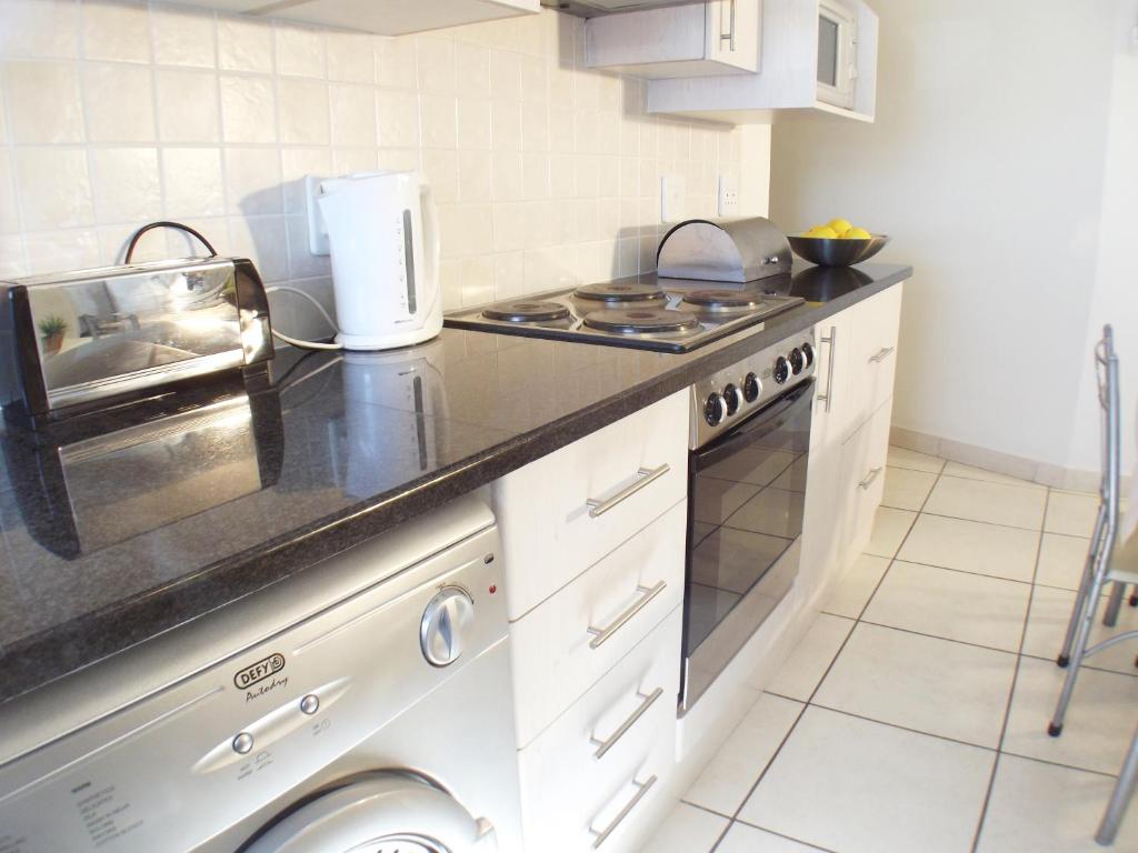 Point Village Accommodation - Alista - Image 10