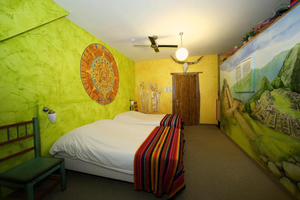 Postel nebo postele na pokoji v ubytování Hotel de Plataan Delft Centrum