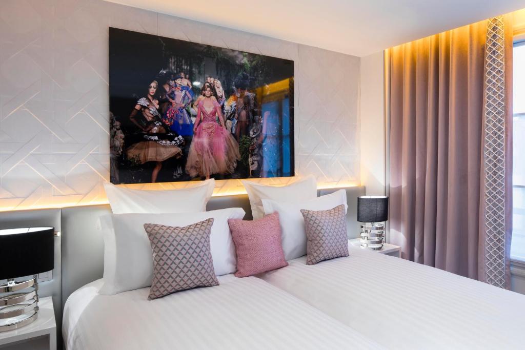 Hôtel Dress Code - Resim 16