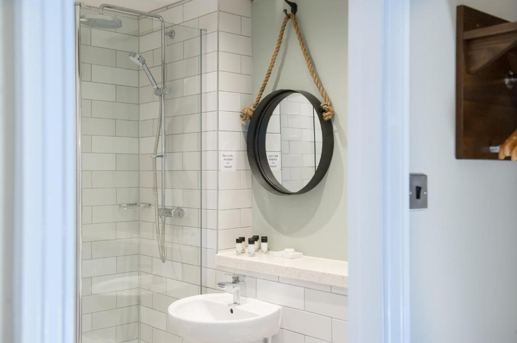 The Kestrel by Innkeeper's Collection - Resim 8