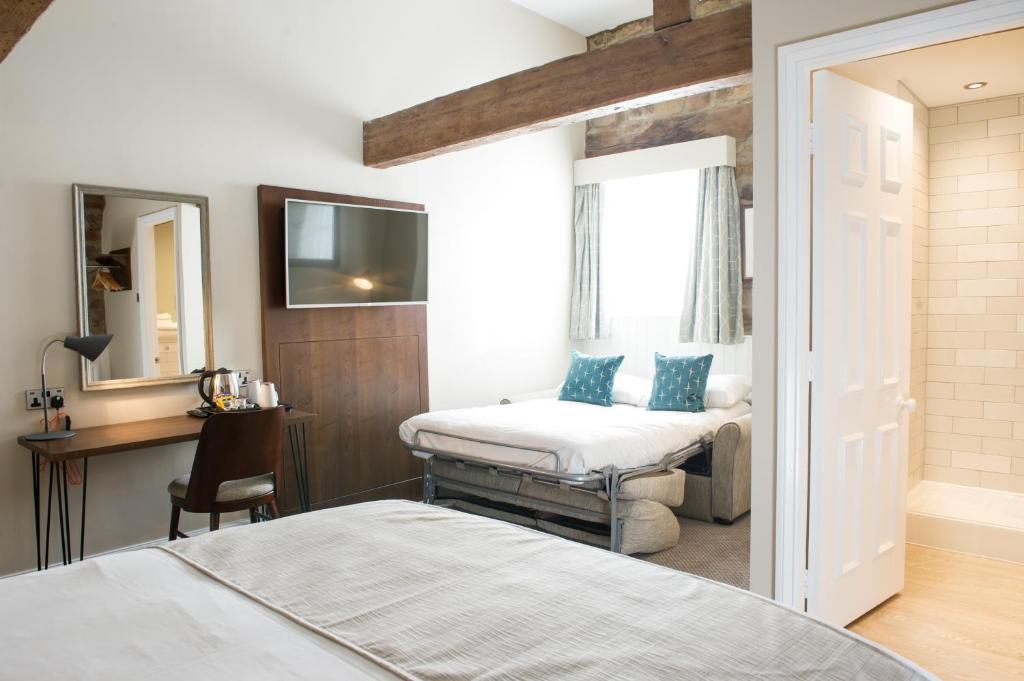 The Kestrel by Innkeeper's Collection - Resim 7