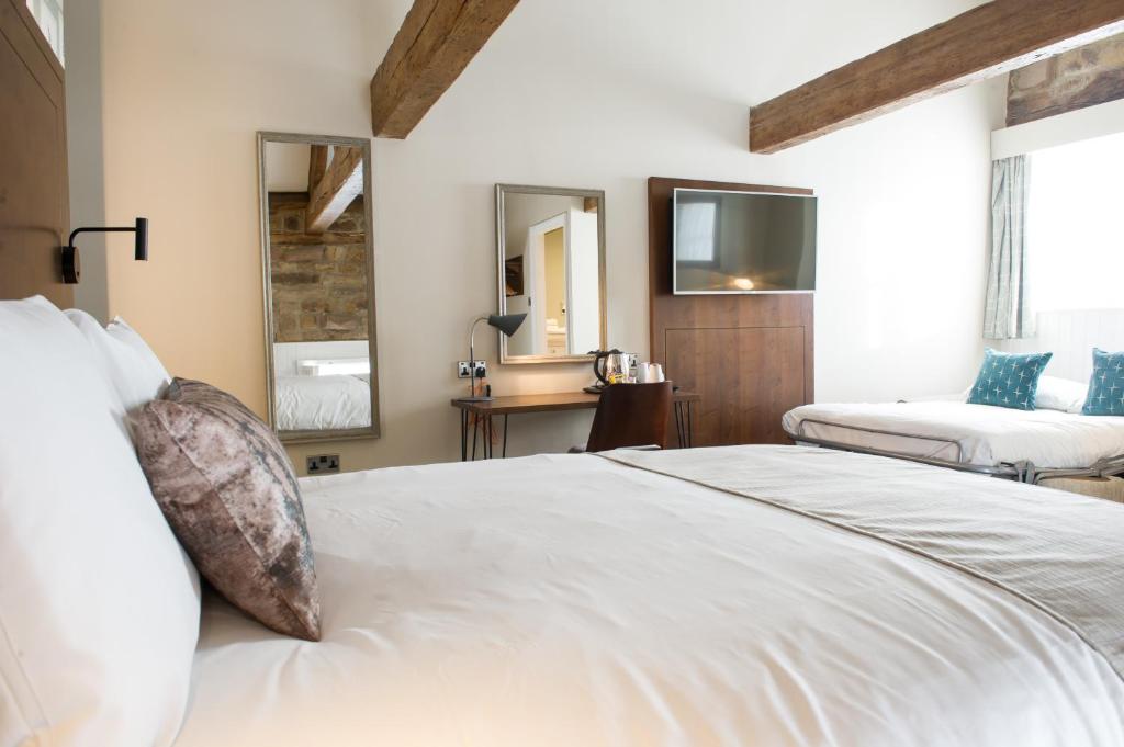 The Kestrel by Innkeeper's Collection - Resim 26