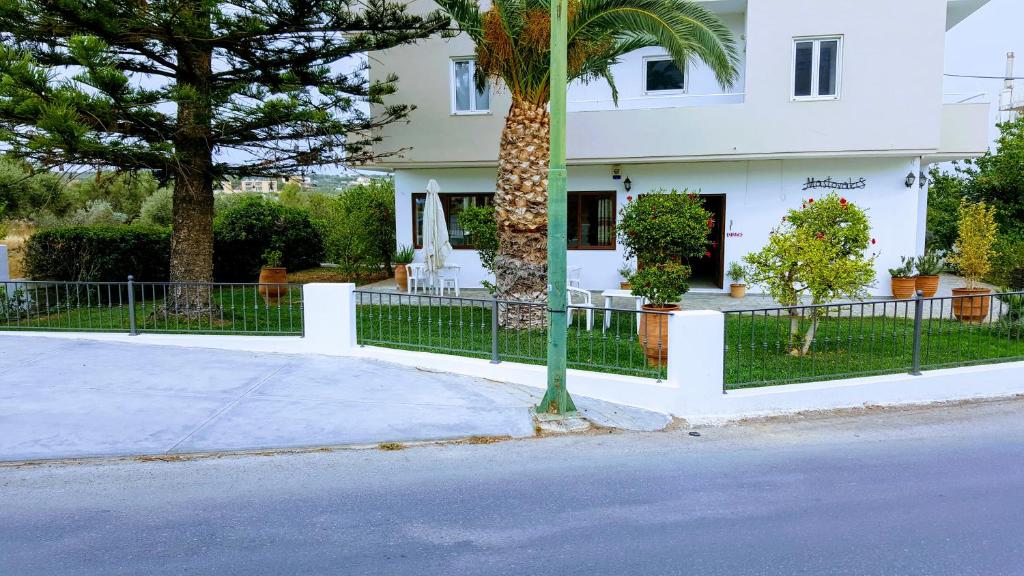 Ogród w obiekcie Mastorakis Hotel and Studios