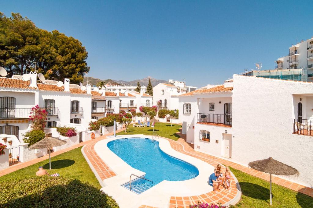 Bazén v ubytovaní Los Pinos 25 Villas Casasol alebo v jeho blízkosti