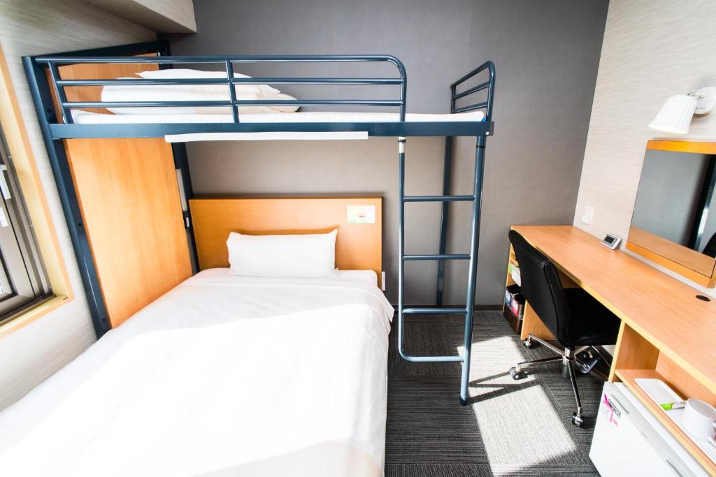 Postel nebo postele na pokoji v ubytování Super Hotel Minami Hikone Ekimae