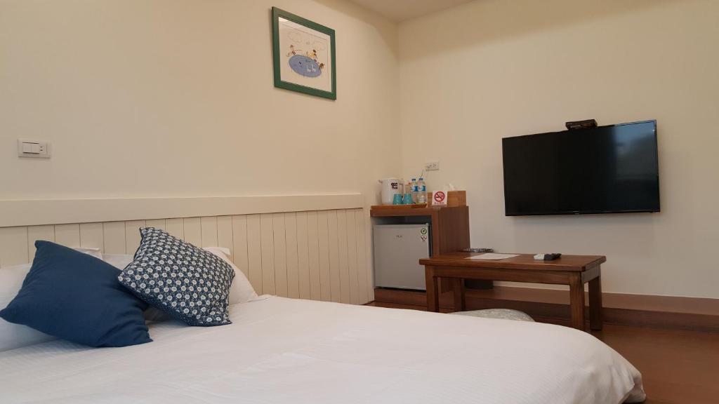 TV a/nebo společenská místnost v ubytování Summer Tree Homestay