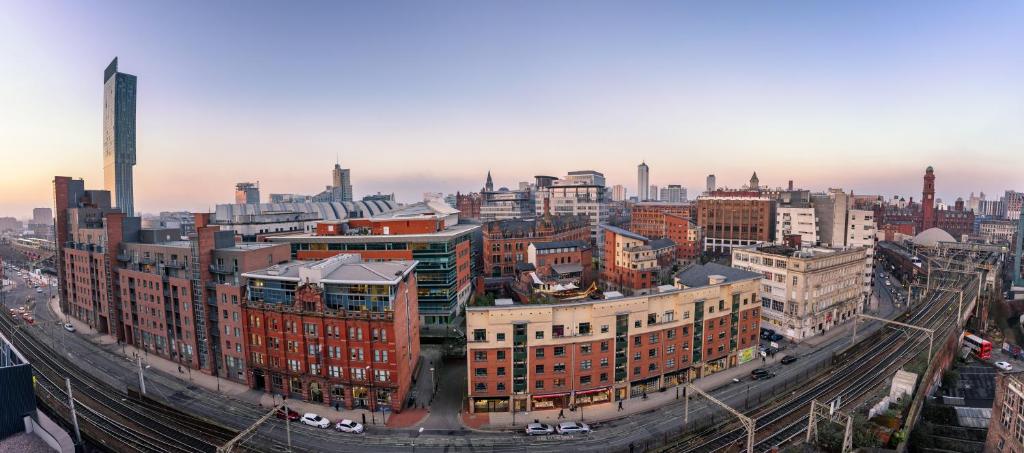 Nespecifikovaný výhled na destinaci Manchester nebo výhled na město při pohledu z hotelu