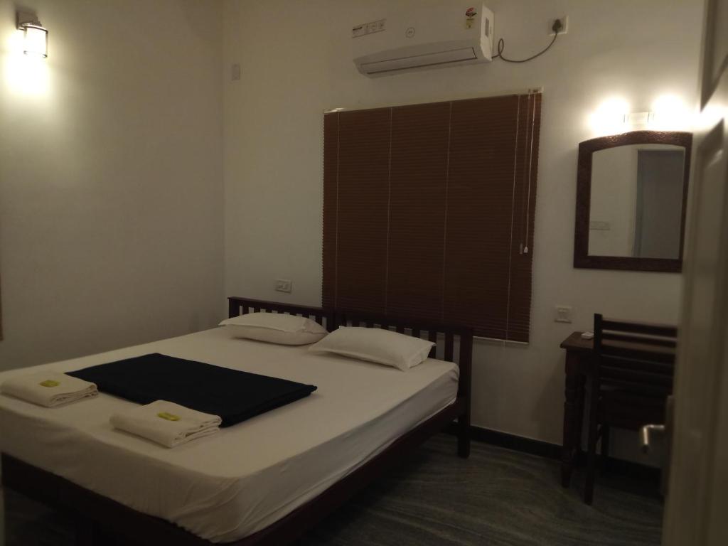 Postel nebo postele na pokoji v ubytování Janatha Homestay