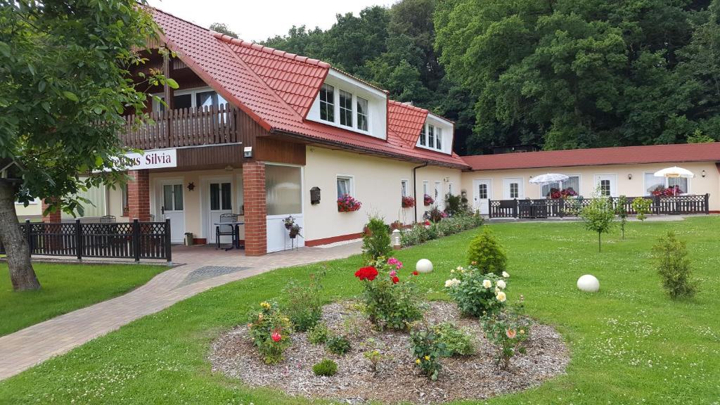 Κήπος έξω από το Gästehaus Silvia