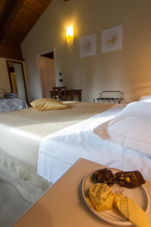 Postel nebo postele na pokoji v ubytování Albergo della Ceramica