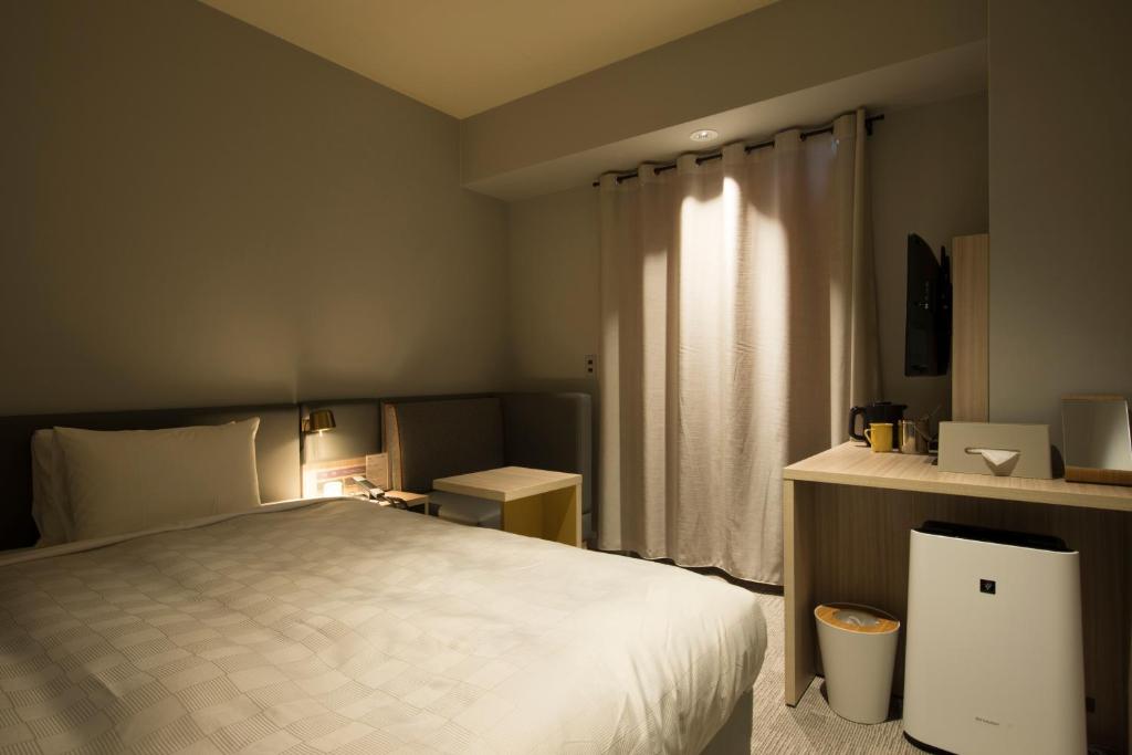 Postel nebo postele na pokoji v ubytování HOTEL FUKURACIA OSAKA-BAY