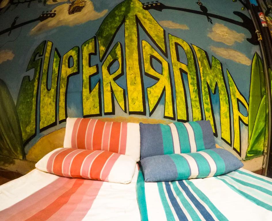 Rúm í herbergi á Supertramp Hostel Machupicchu