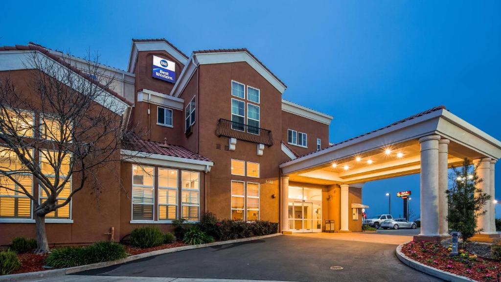 a rendering of the front of a hotel at Best Western I-5 Inn & Suites in Lodi