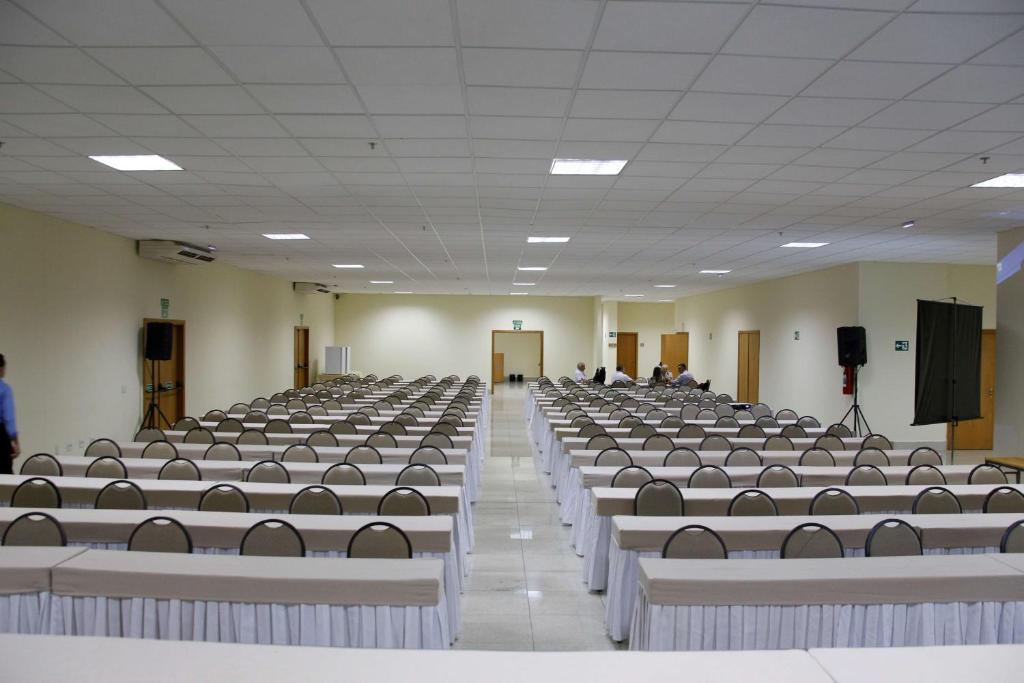 Área de negócios e/ou sala de conferências em Best Western Suites Le Jardin Caldas Novas